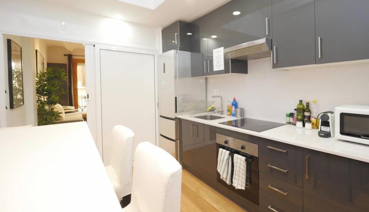 Old Town 4-bedroom Apartment